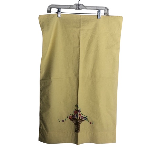 2x Vintage handmade yellow embroidered pillowcases - Picture 1 of 1